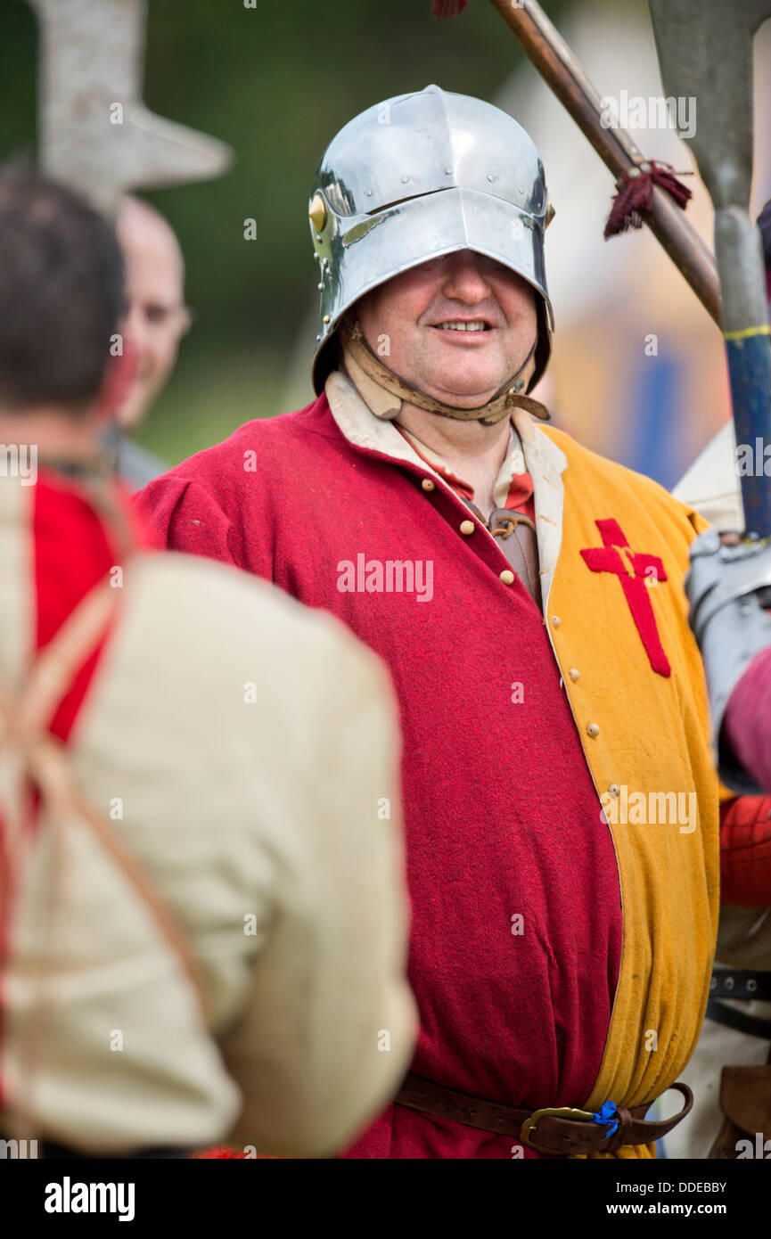 Il 'Berkeley Skirmish' medieval rievocazioni a Berkeley Castle vicino a Gloucester dove il cinquecentesimo anniversario della battaglia di F Foto Stock