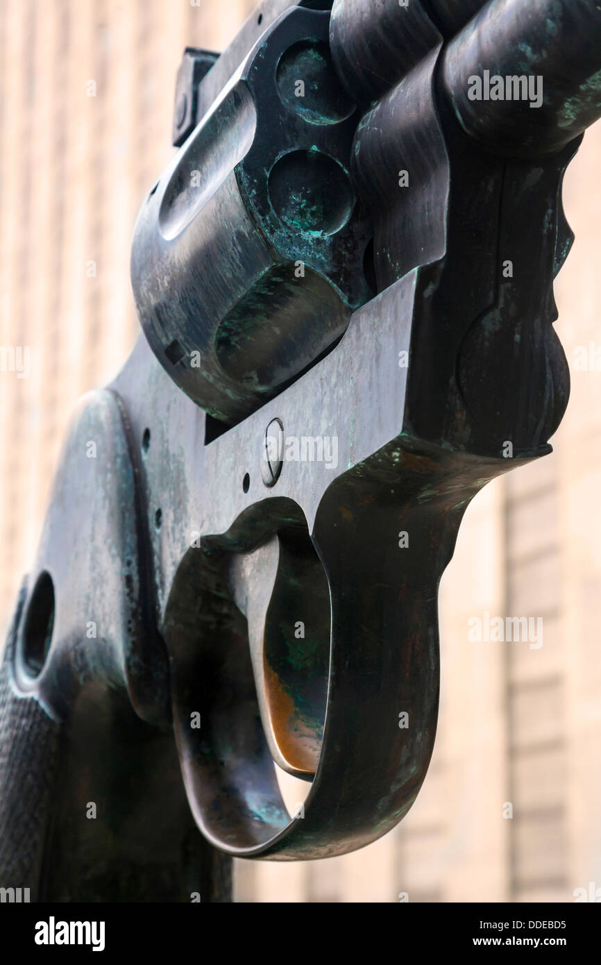 Dettaglio colpo di pistola annodato scultura da Carl Fredrick Reutersward, il palazzo delle Nazioni Unite, Manhattan NYC, Stati Uniti d'America. Foto Stock