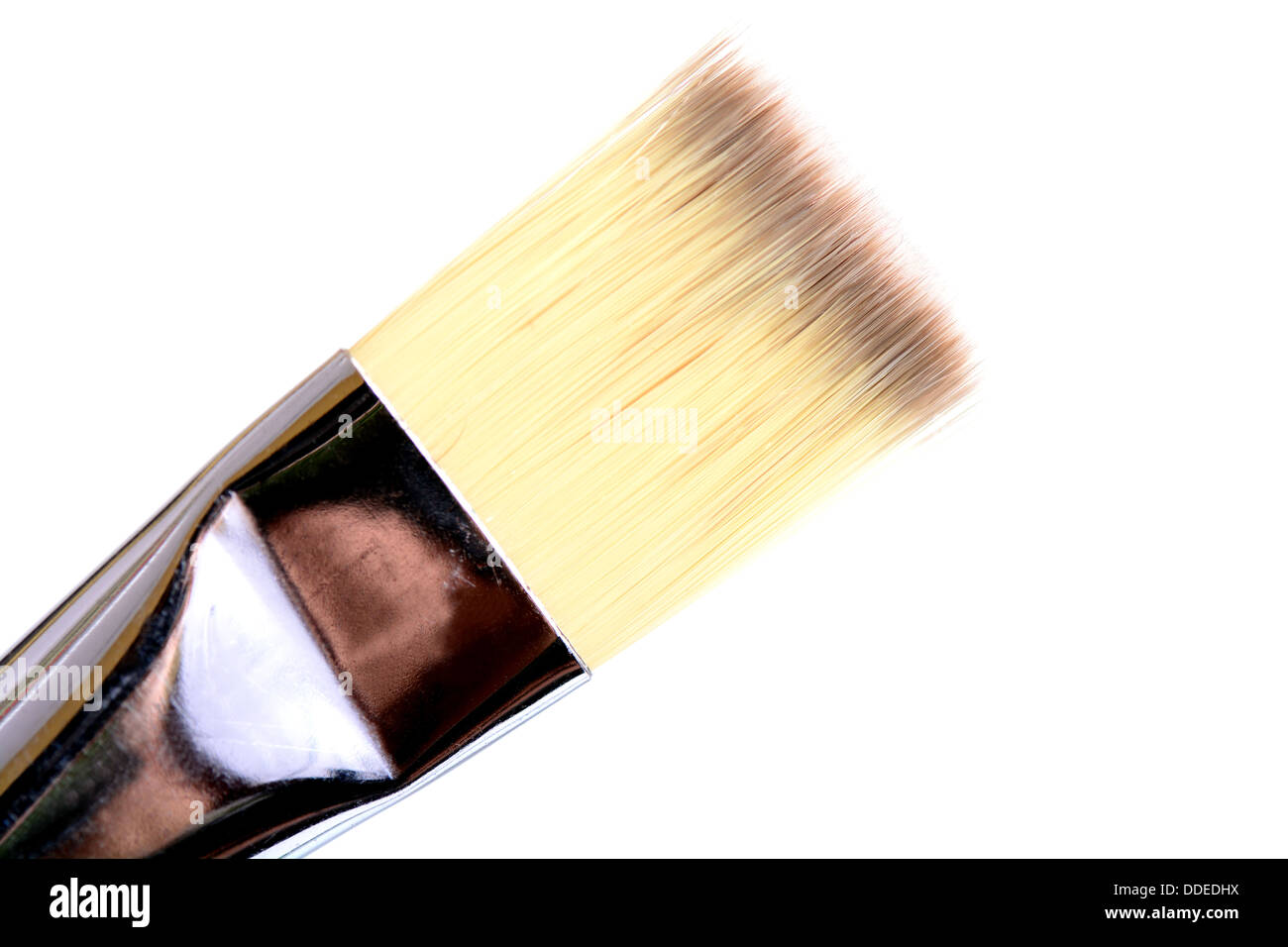 Ripresa macro di un'arte spazzola di vernice su sfondo bianco Foto Stock
