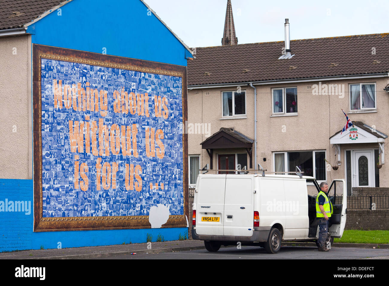 Murali sulle protestante del west Belfast celebrare vittorie e dei martiri dei guai irlandese Foto Stock