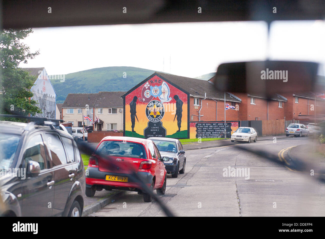 Murali sulle protestante del west Belfast celebrare vittorie e dei martiri dei guai irlandese Foto Stock