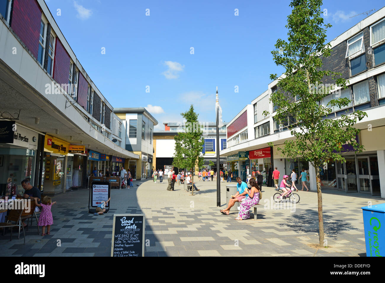 Queensmead shopping centre, Farnborough, Hampshire, Inghilterra, Regno Unito Foto Stock