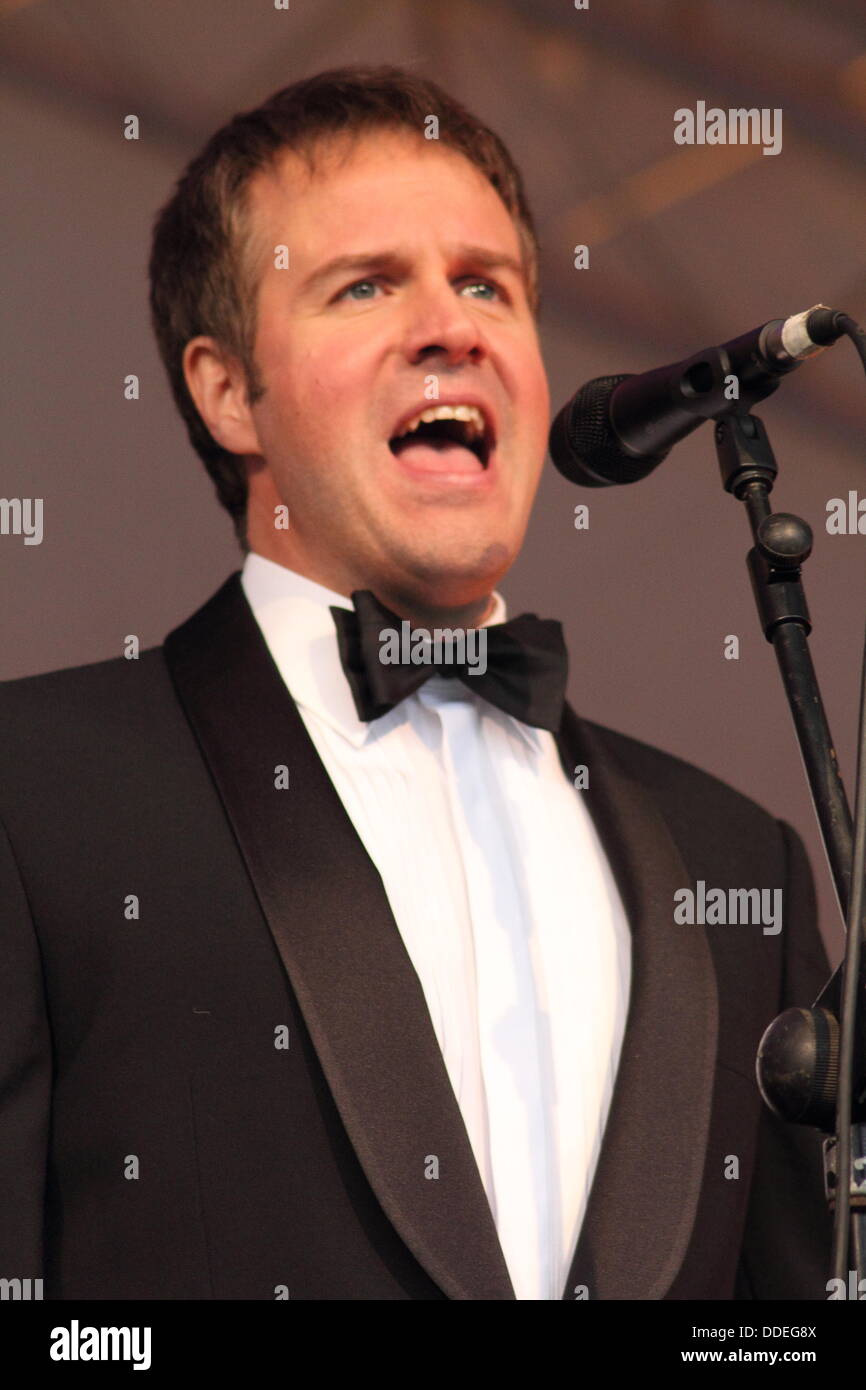 Il baritono, Grant Doyle suona presso il Darley Park musica classica concerto all'aperto, Derby, England, Regno Unito - Settembre Foto Stock