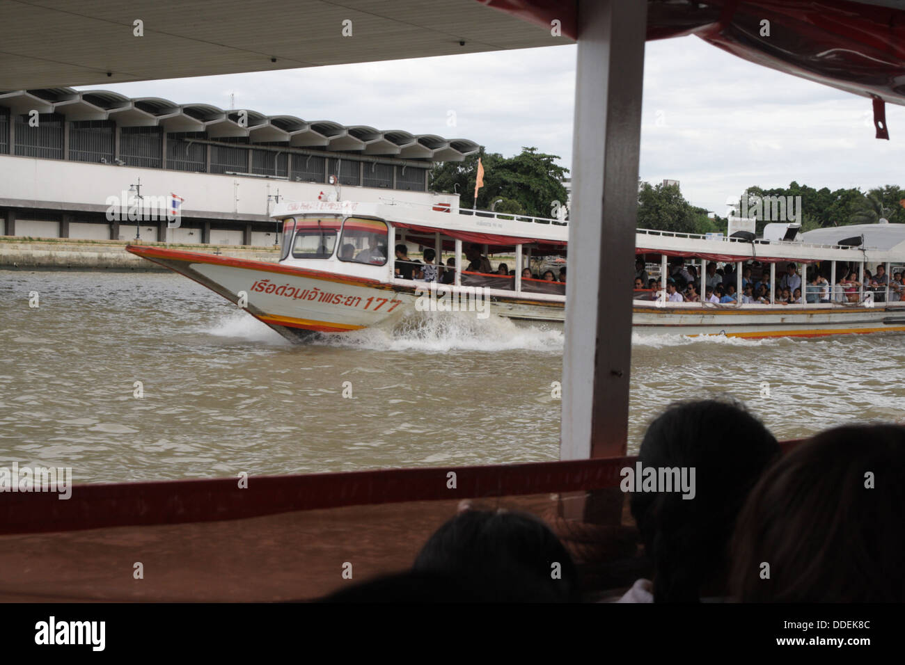 Chao Phraya Express barca servizio di trasporto lungo il Fiume Chao Phraya a Bangkok , Thailandia Foto Stock