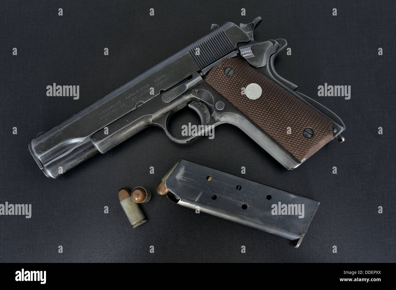 Colt 45 con la rivista Foto Stock
