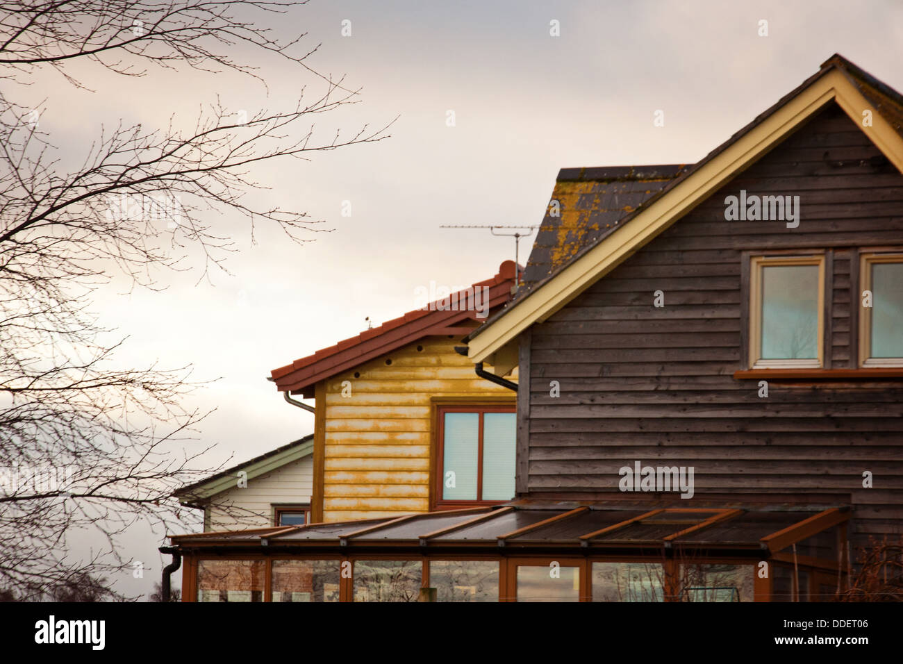 Tetti a Findhorn Foundation di Moray, Scozia settentrionale Foto Stock