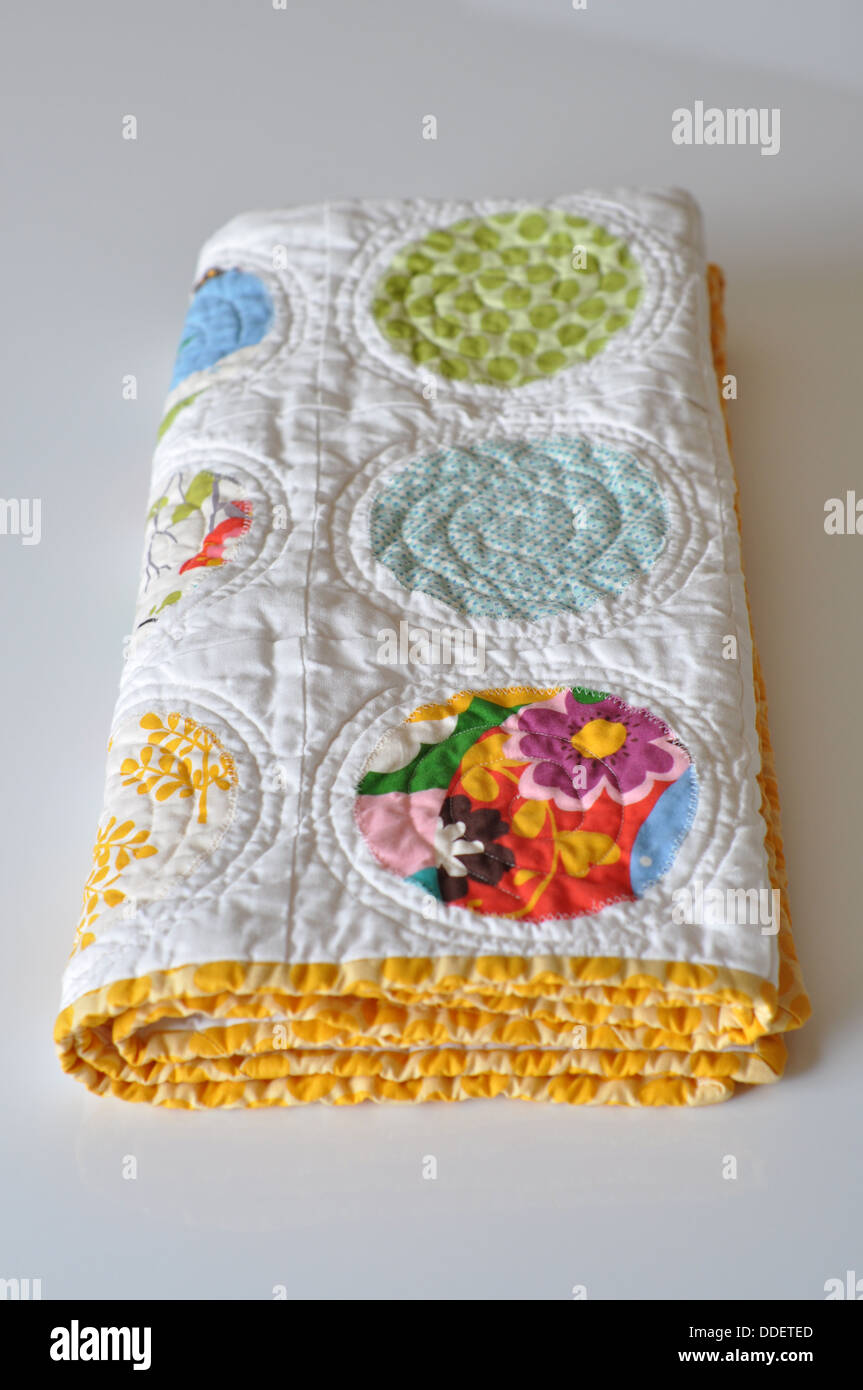 Ripiegate applique cerchi baby quilt Foto Stock