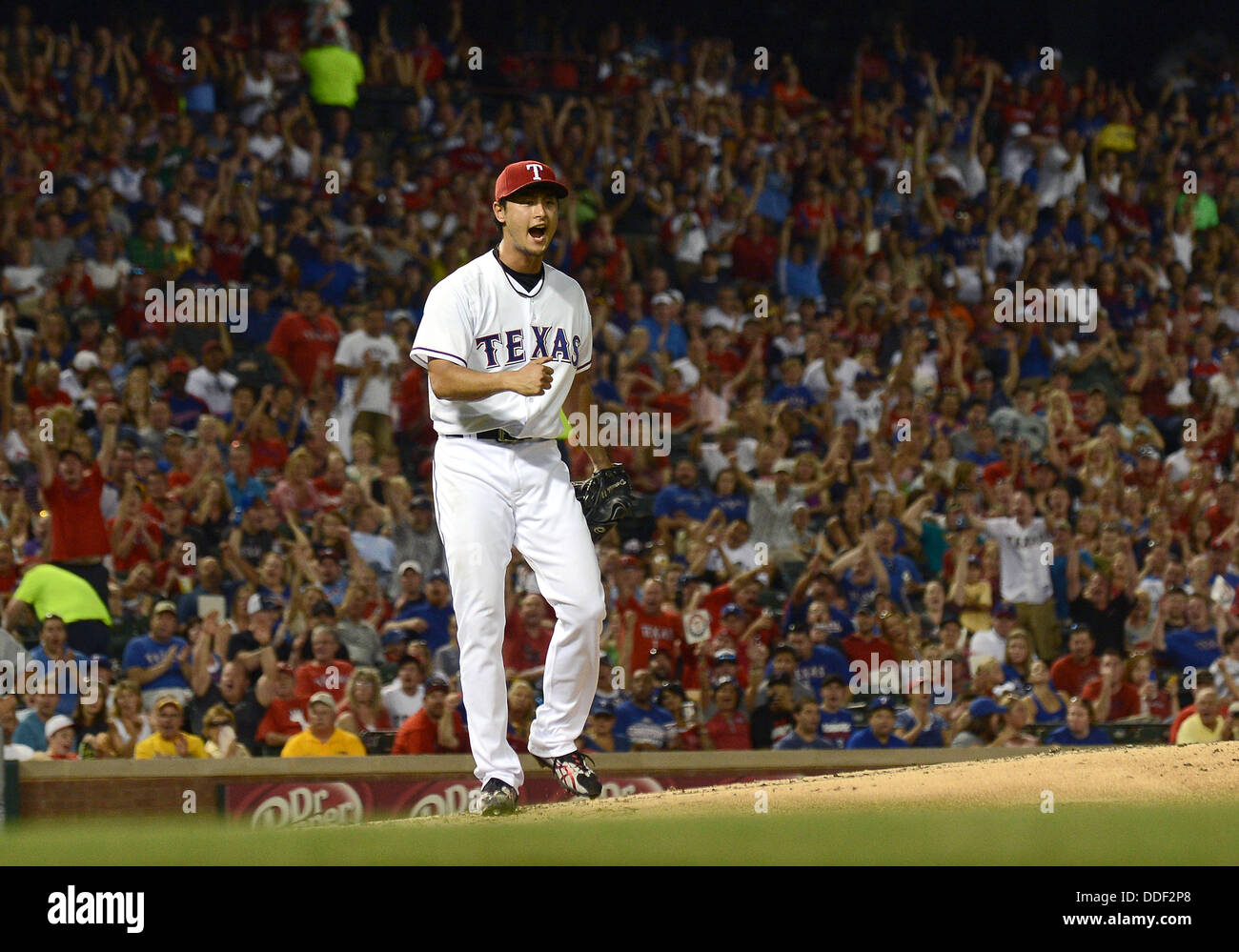 Yu Darvish (rangers), 30 agosto 2013 - MLB : Yu Darvish del Texas Rangers celebra durante il Major League Baseball gioco contro il Minnesota Twins a Rangers Ballpark in Arlington in Arlington, Texas, Stati Uniti. (Foto di AFLO) Foto Stock