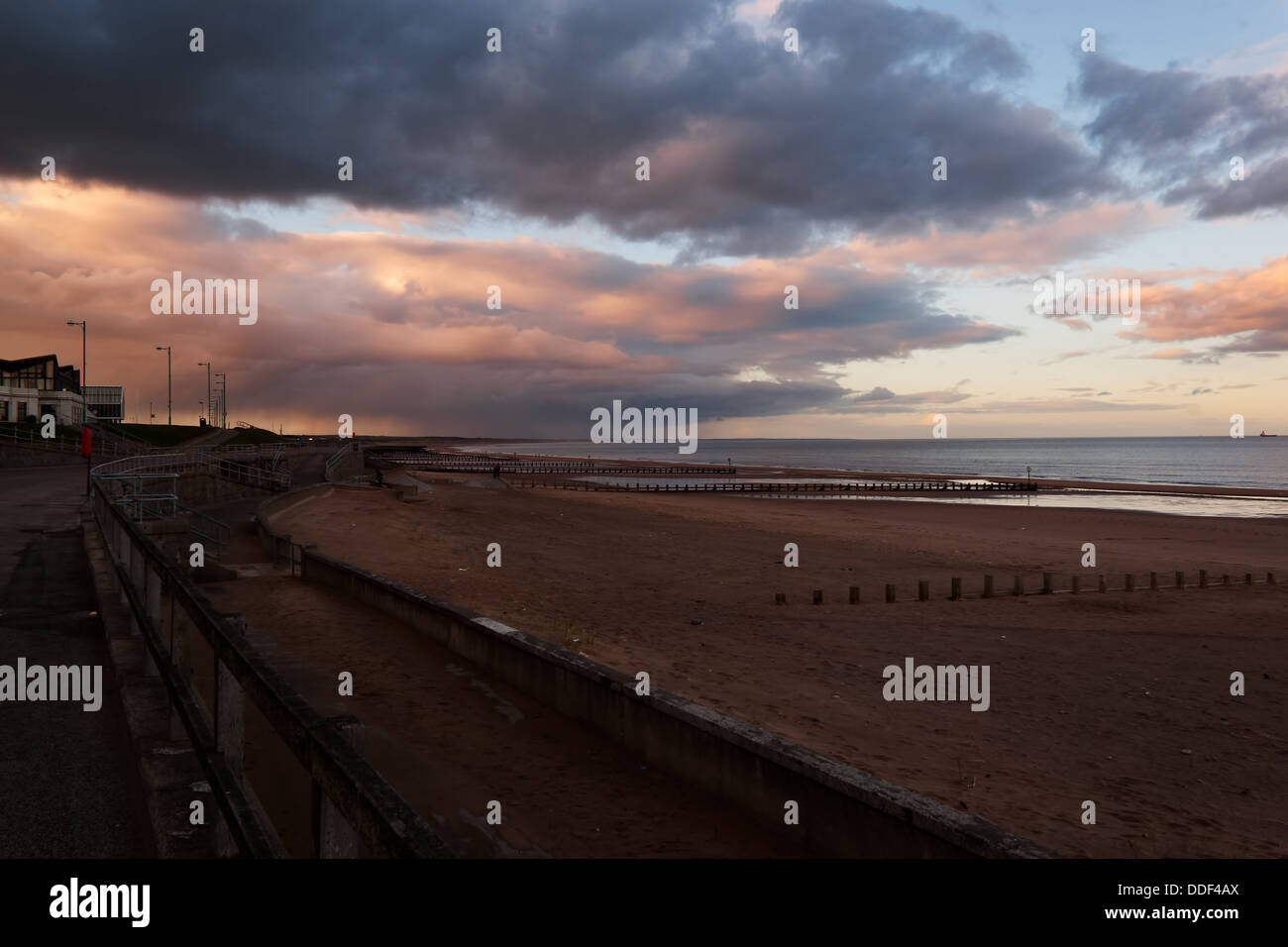 Tempesta sulla spiaggia di Aberdeen Scotland Foto Stock