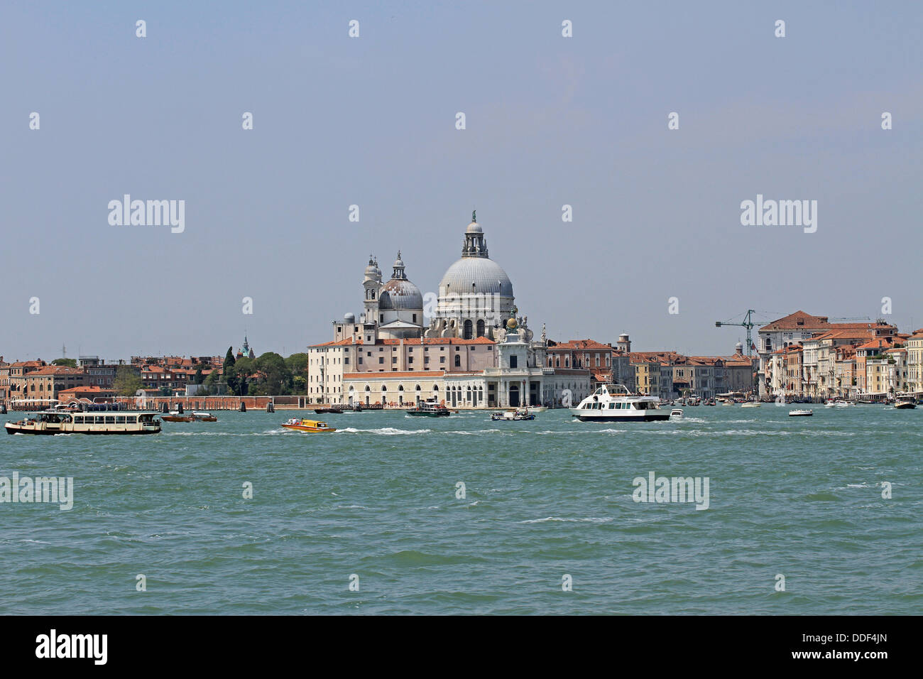Cupola della chiesa della Madonna della salute nel bacino di San Marco a Venezia in Italia Foto Stock