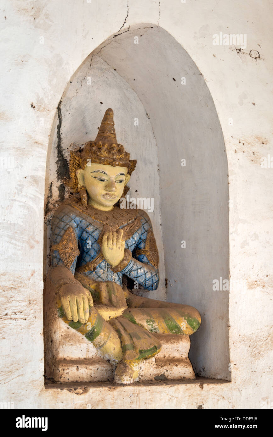 Statua del Buddha il tempio di Ananda Bagan Myanmar Foto Stock