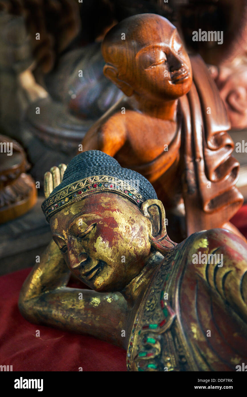 Souvenir statue di Buddha Bagan Myanmar Foto Stock