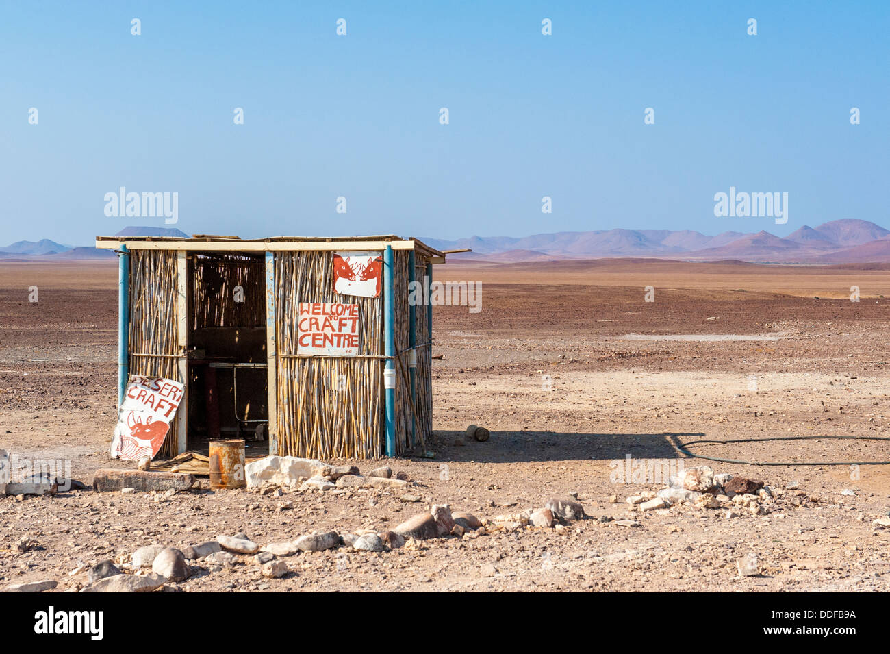 Abbandonato chiosco di artigianato in Skeleton Coast Nationalpark, Namibia Foto Stock