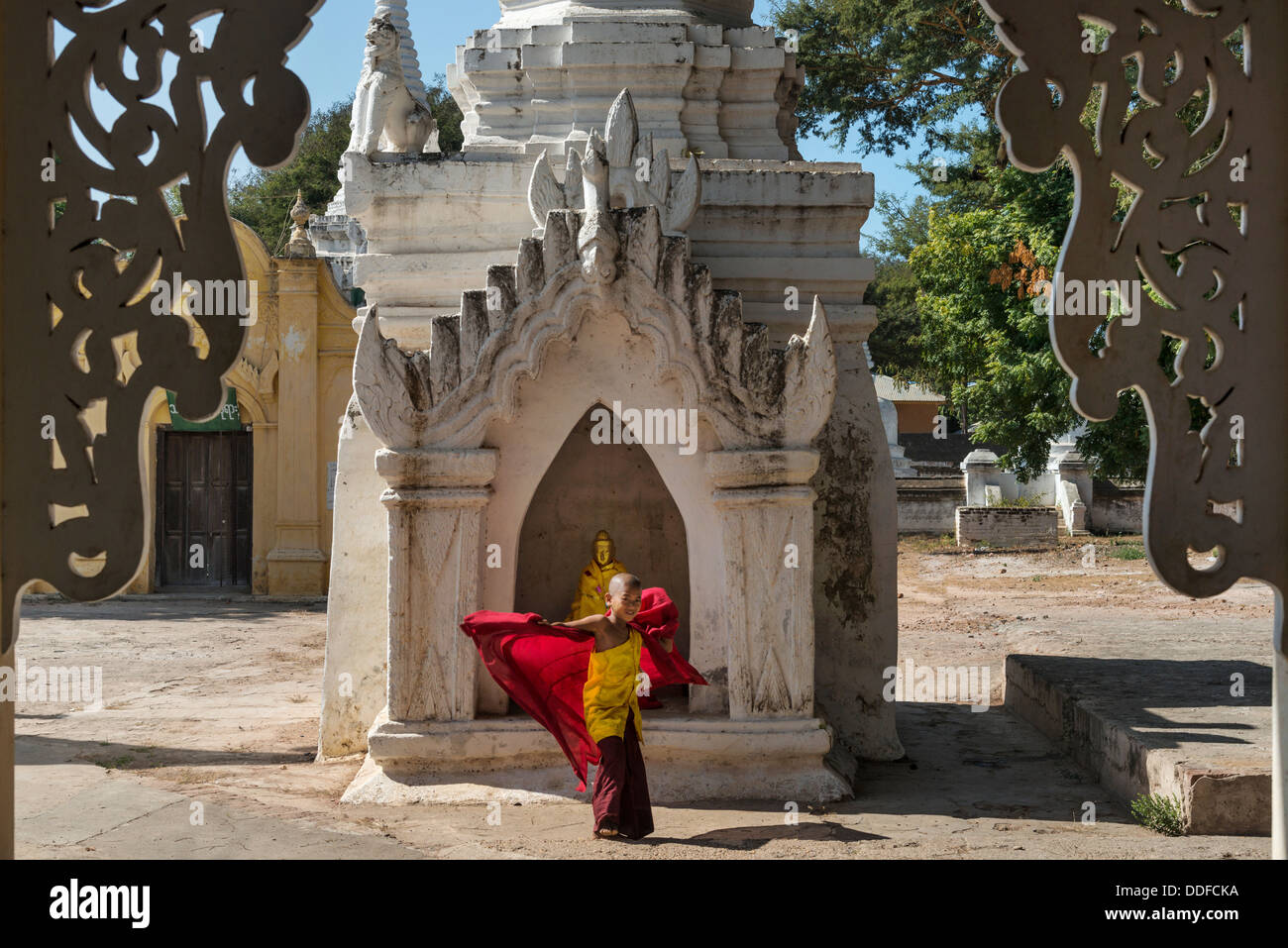 Bambino monaci in Bagan antico tempio zona Myanmar Foto Stock