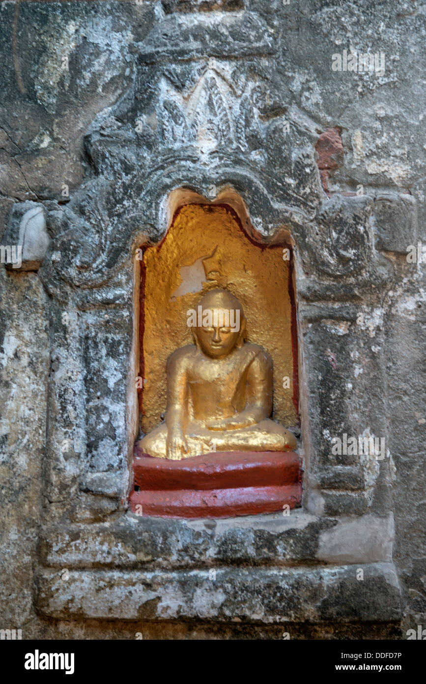 Budda nei templi antichi Bagan zona archeologica del Myanmar Foto Stock