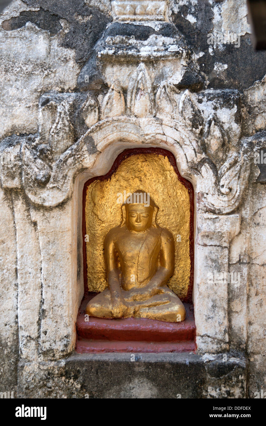 Budda nei templi antichi Bagan zona archeologica del Myanmar Foto Stock