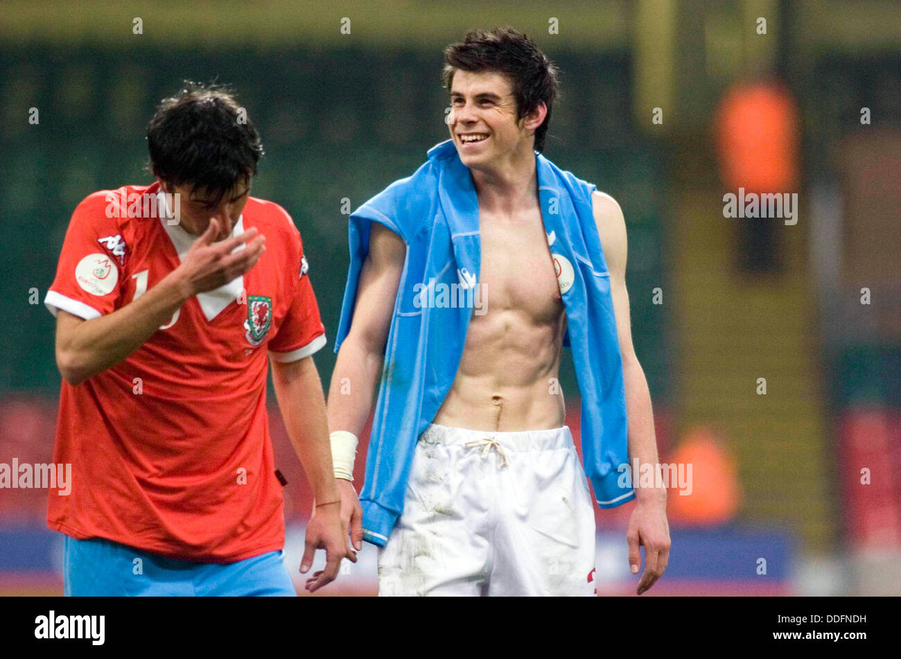 Gareth Bale del Galles e del Real Madrid player nella foto camminate fuori campo per il Galles in maggio. 2007. Foto Stock