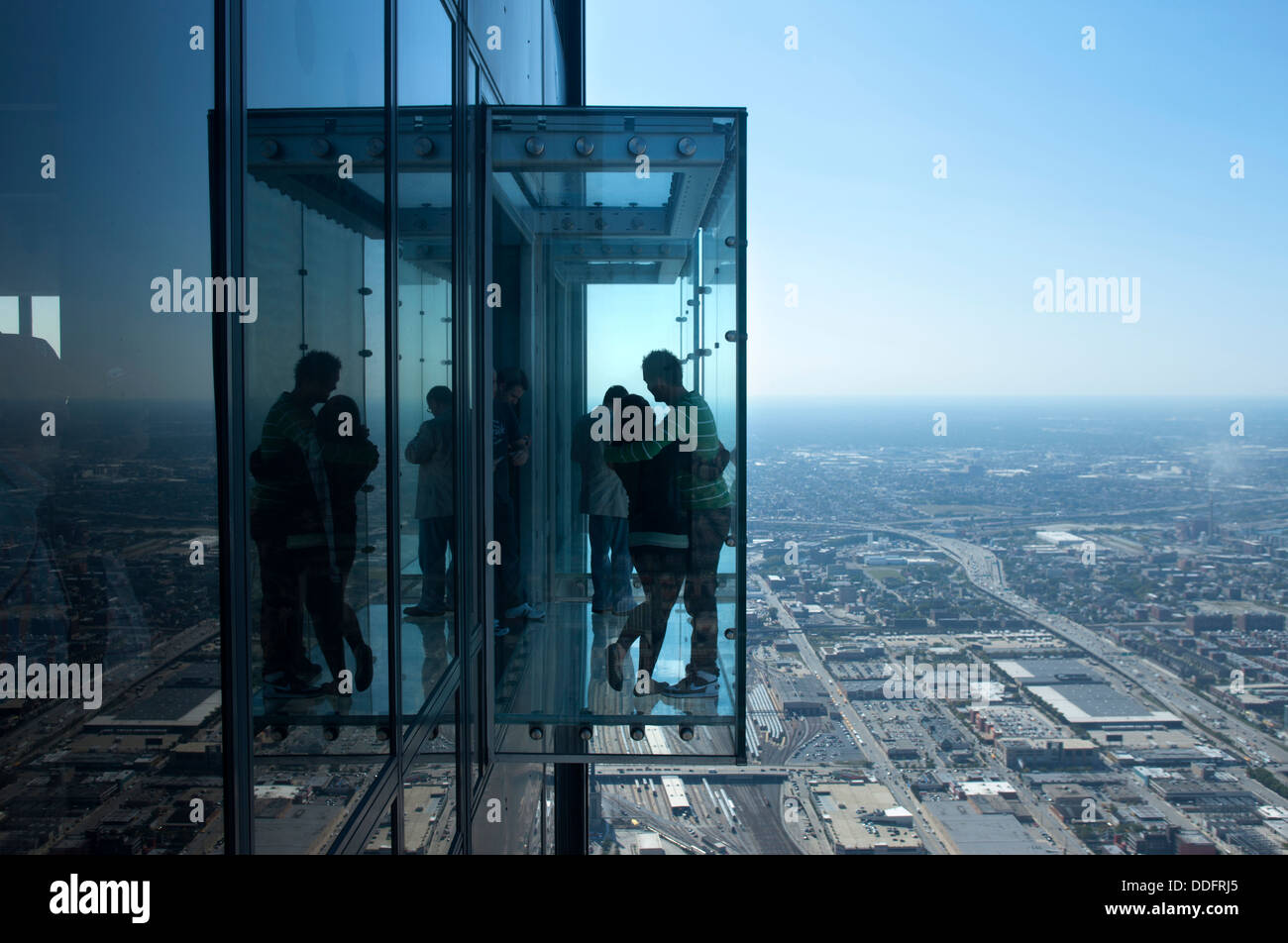 Piattaforma di Osservazione finestra john hancock tower CENTER (©BRUCE GRAHAM / SOM 1969) DOWNTOWN CHICAGO ILLINOIS USA Foto Stock