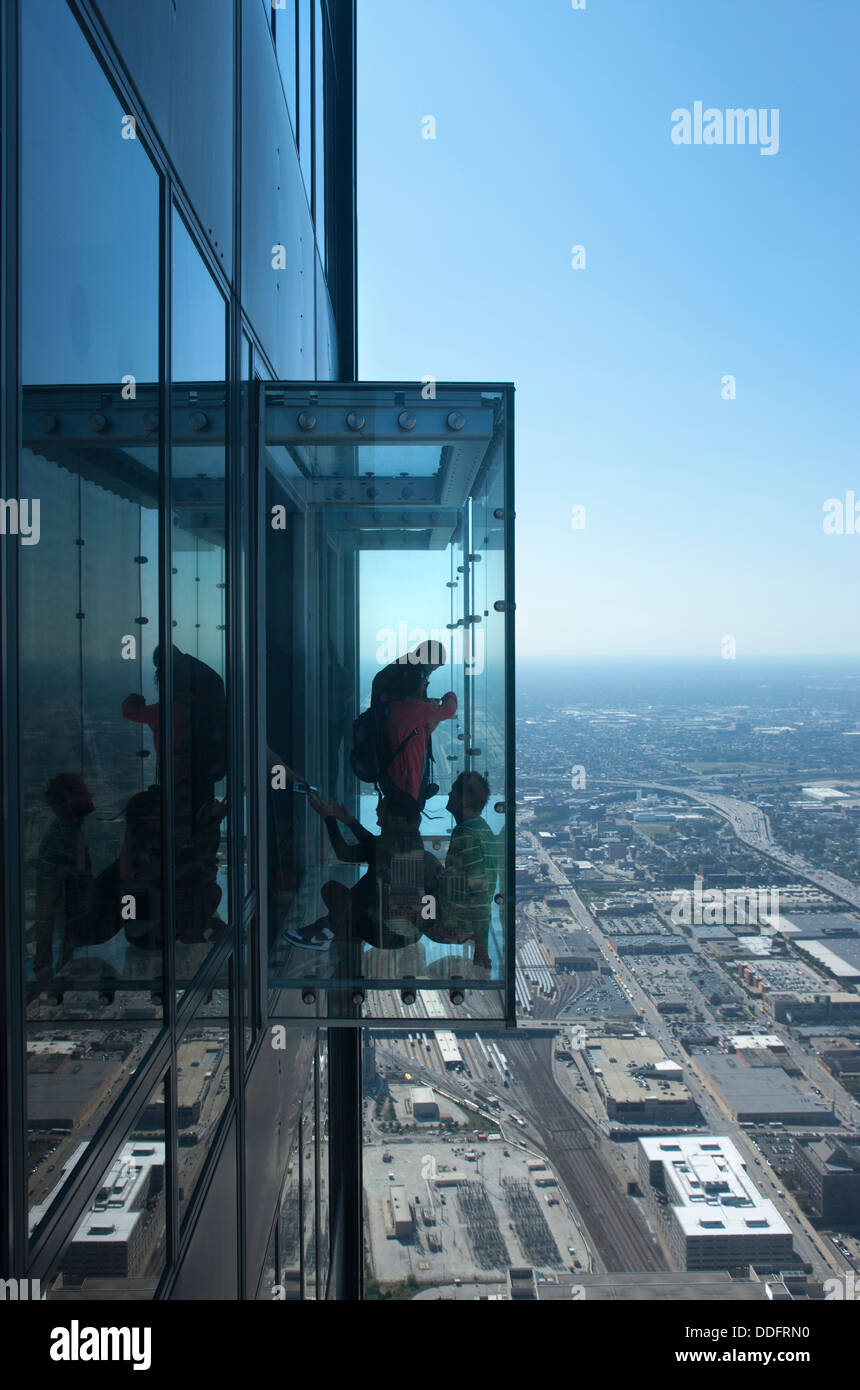 Piattaforma di Osservazione finestra john hancock tower CENTER (©BRUCE GRAHAM / SOM 1969) DOWNTOWN CHICAGO ILLINOIS USA Foto Stock
