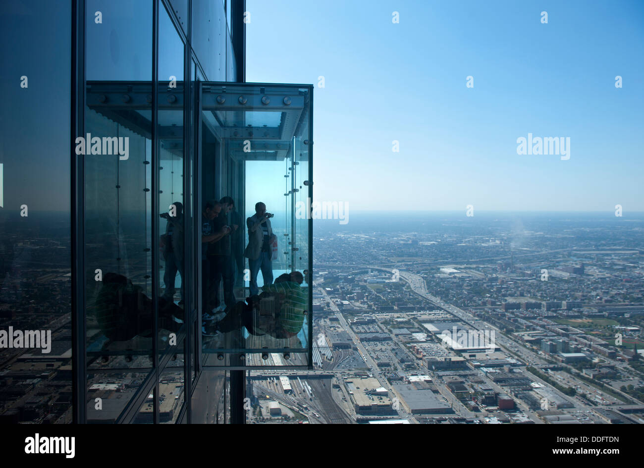 Piattaforma di Osservazione finestra john hancock tower CENTER (©BRUCE GRAHAM / SOM 1969) DOWNTOWN CHICAGO ILLINOIS USA Foto Stock