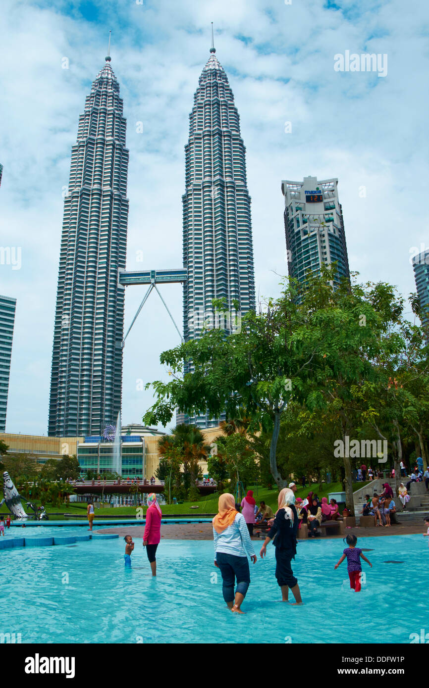 Malaysia, Selangor stato, Kuala Lumpur, KLCC (Kuala Lumpur City Centre), torri Petronas Foto Stock