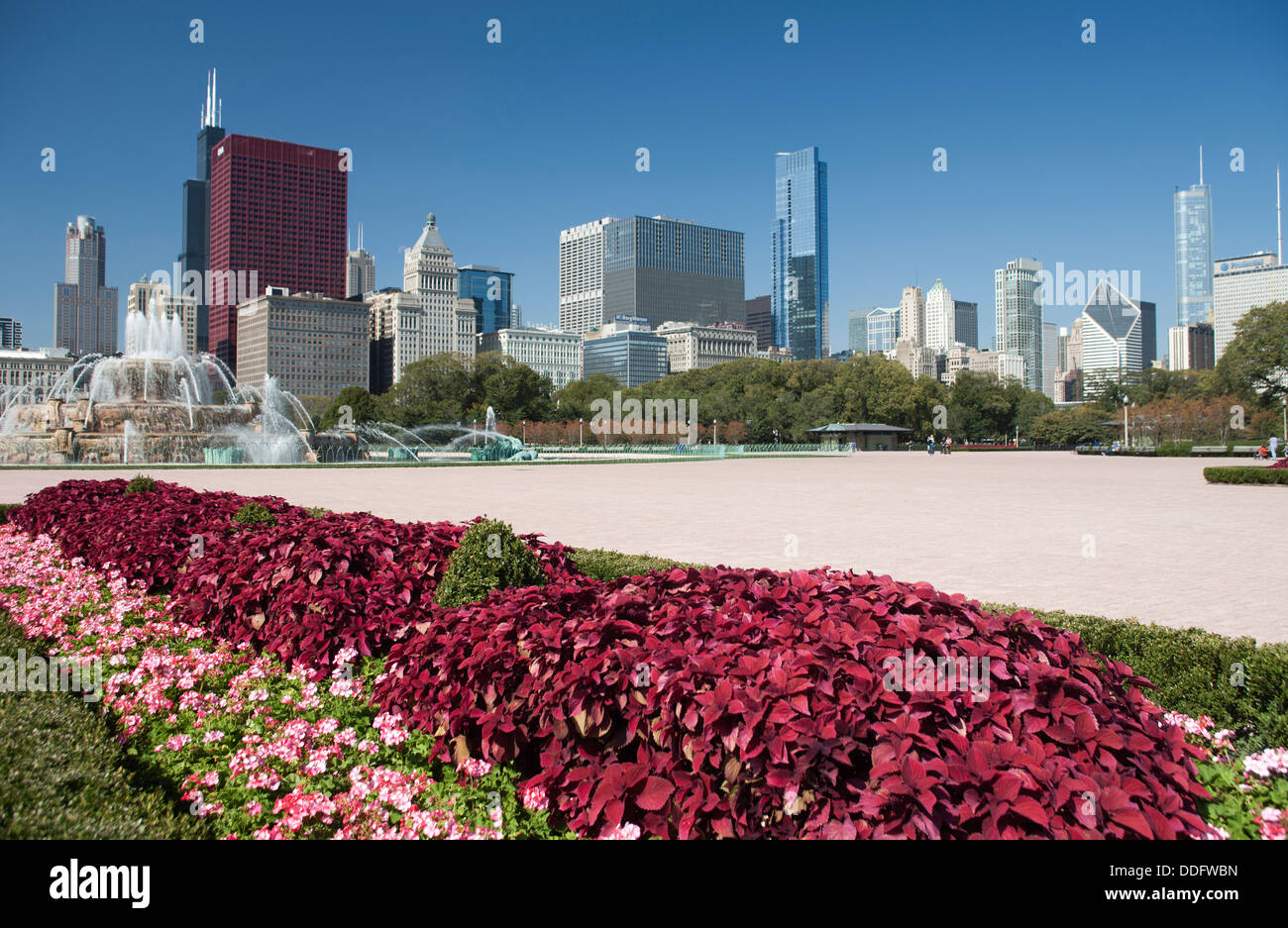 Letti di fiori Grant Park skyline del centro di Chicago, Illinois, Stati Uniti d'America Foto Stock