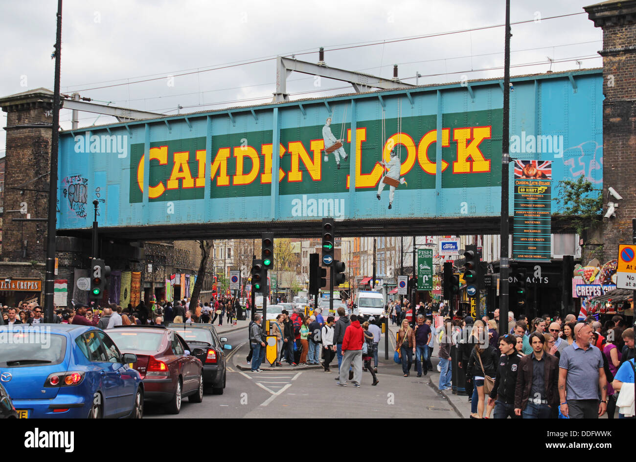 Camden Lock ponte ferroviario, Camden Town, Londra, Gran Bretagna, Regno Unito Foto Stock