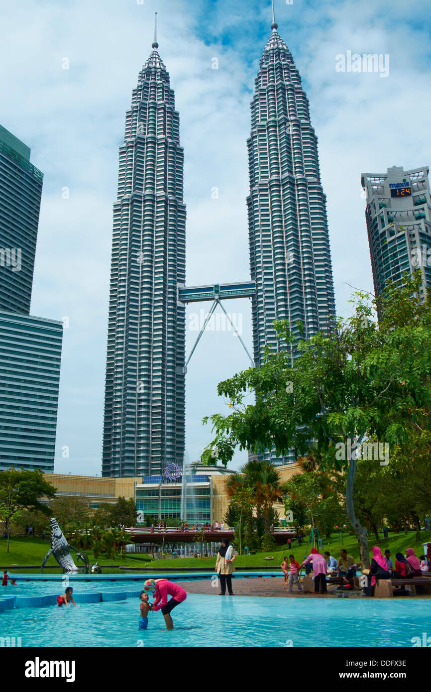 Malaysia, Selangor stato, Kuala Lumpur, KLCC (Kuala Lumpur City Centre), torri Petronas Foto Stock
