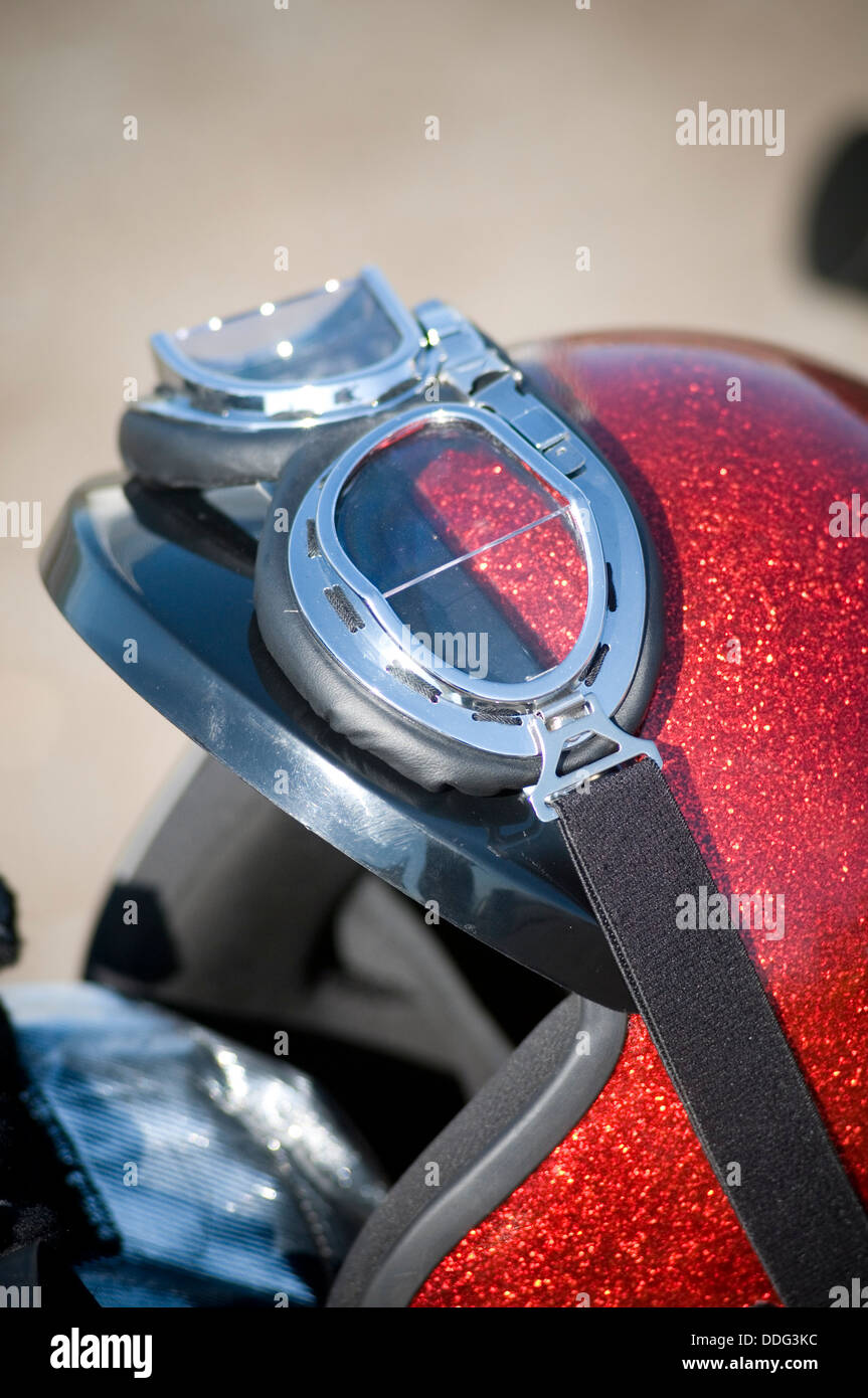 Faccia aperta casco con battenti googles Foto Stock