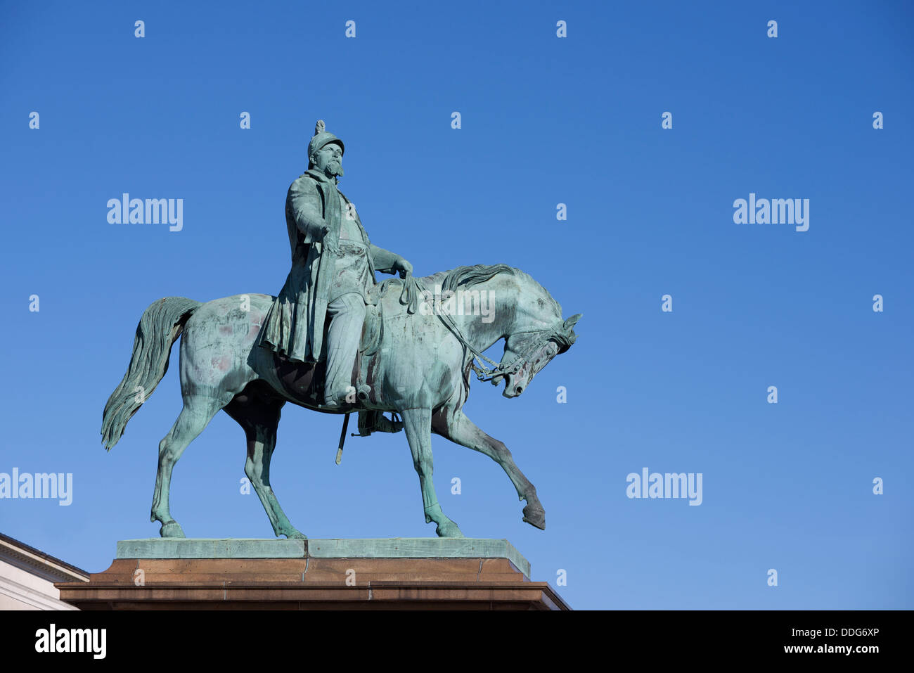 Statua di Re Frederik VII di Danimarca al di fuori del parlamento danese di Copenhagen, Danimarca statua è stata dedicata nel 1865 Foto Stock