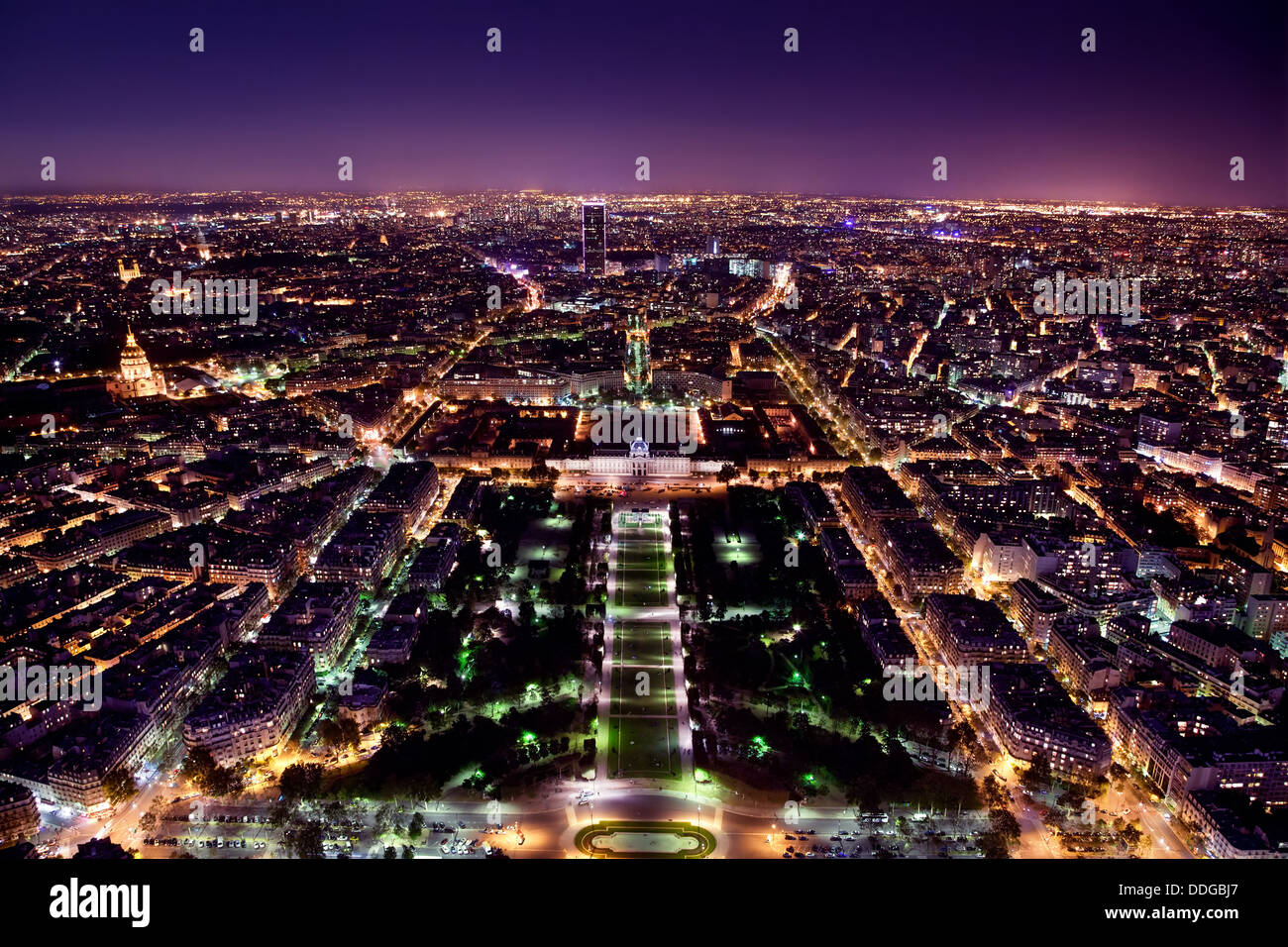 Featured image of post Foto Della Torre Eiffel Di Parigi : Pagesmediabooks and magazinesbookla distruzione della torre eiffel di jeton nezirajposts.