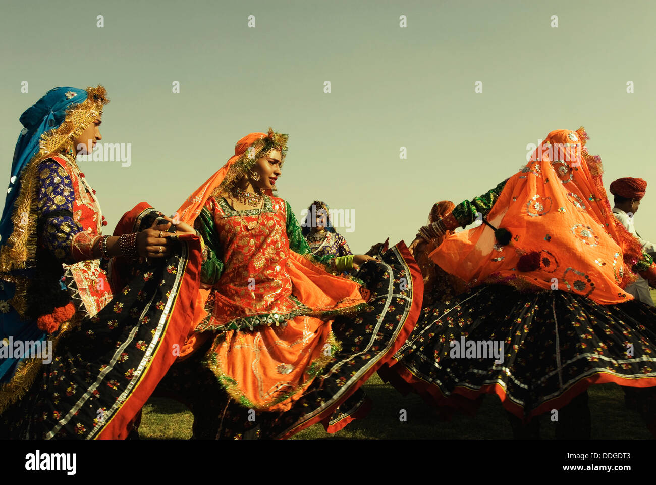 Artista tradizionale Rajasthan folk dance, Jaipur, Rajasthan, India Foto Stock