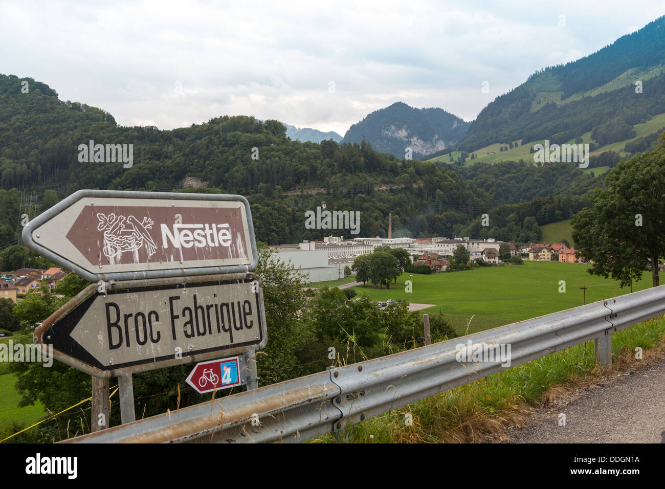 Vista e indicazioni per Nestle Cailler la fabbrica di cioccolato, Broc, Svizzera Foto Stock