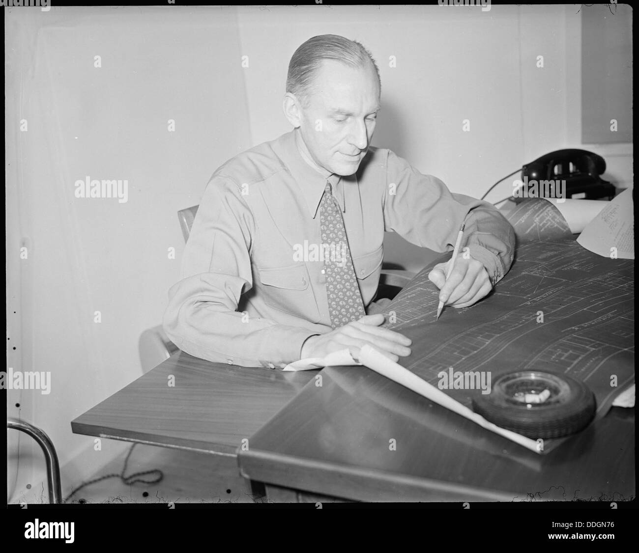 Tule Lake Relocation Center, Newell, California. Mortimer Cook. Responsabile del Dipartimento Trasporti. 536685 Foto Stock