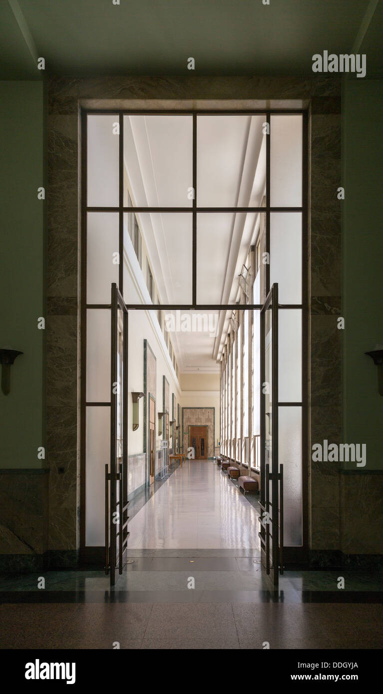 Art deco porta e corridoio del Palais des Nations, Ginevra, Svizzera Foto Stock