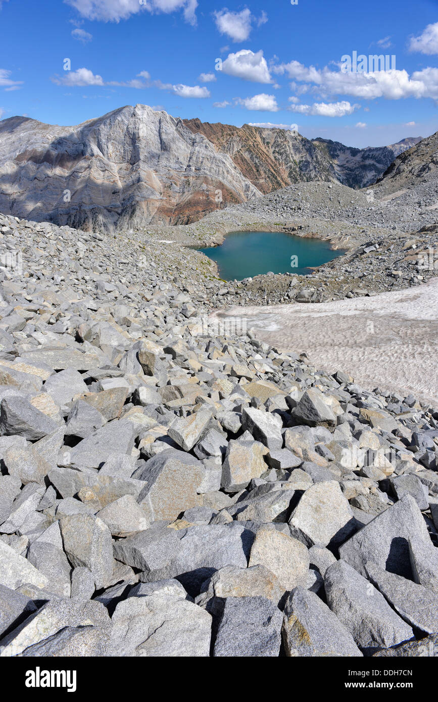 Ghiaione e lago alpino alta in Oregon Wallowa della montagna. Questo lago è probabilmente il più alto lago in Oregon. Foto Stock