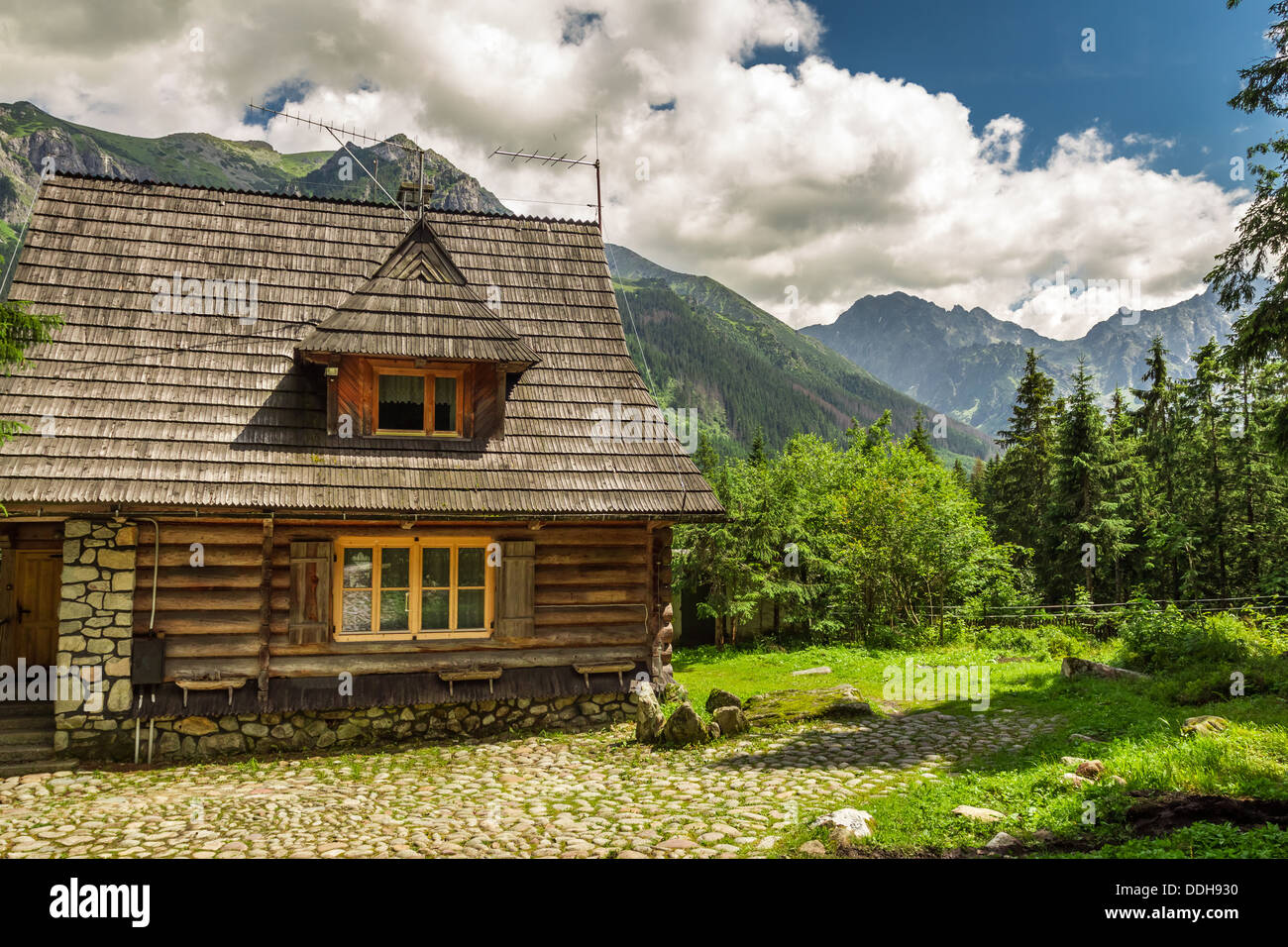 Forester in legno cottage in montagna Foto Stock