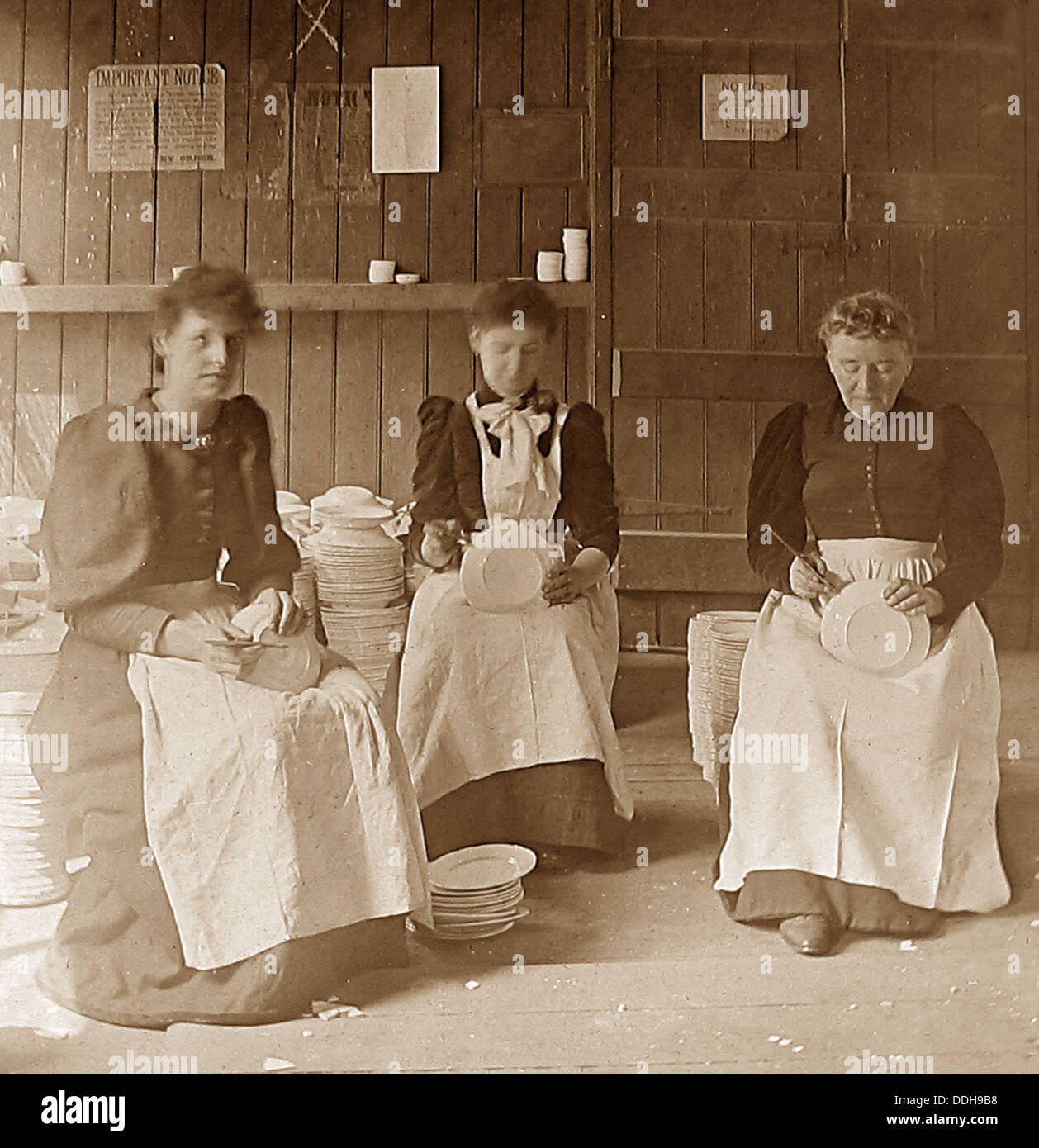 Lambeth Doulton Faience factory - Ordinamento - periodo Vittoriano Foto Stock