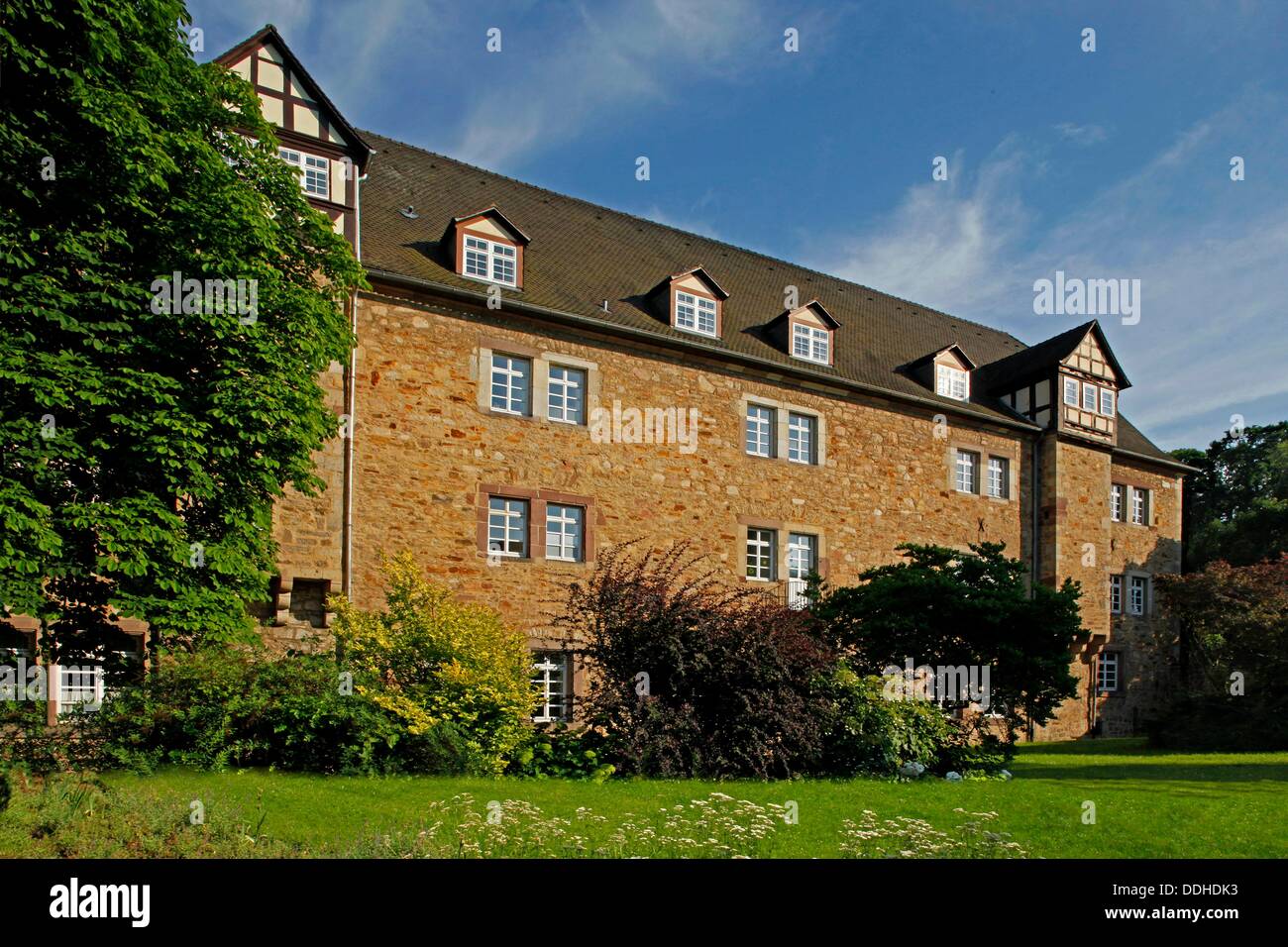 Melsungen è un piccolo centro termale nel quartiere Schwalm-Eder nel Nord Hesse, Germania. Nel 1987, la città ha ospitato la ventisettesima Hessentag membro festival. Attrazioni principali: Castello Melsungen (casa nobiliare costruita tra il 1550 e il 1557 da Philip Landgrave) con giardino Foto Stock