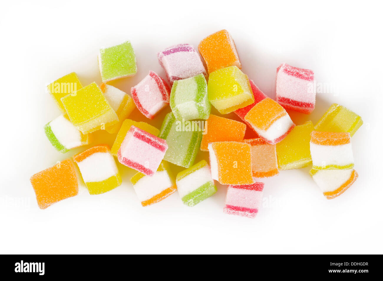 Gelatina colorata caramelle isolati su sfondo bianco Foto Stock