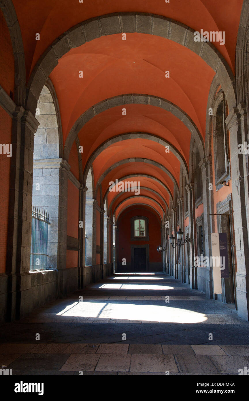 Arcade presso il Palazzo Reale Foto Stock