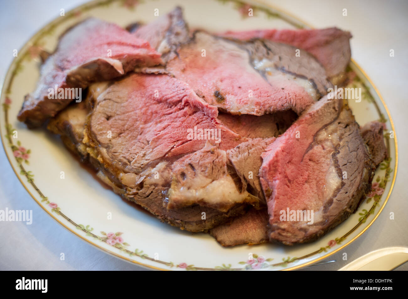 Holiday pasto, roast beef su una piastra Foto Stock