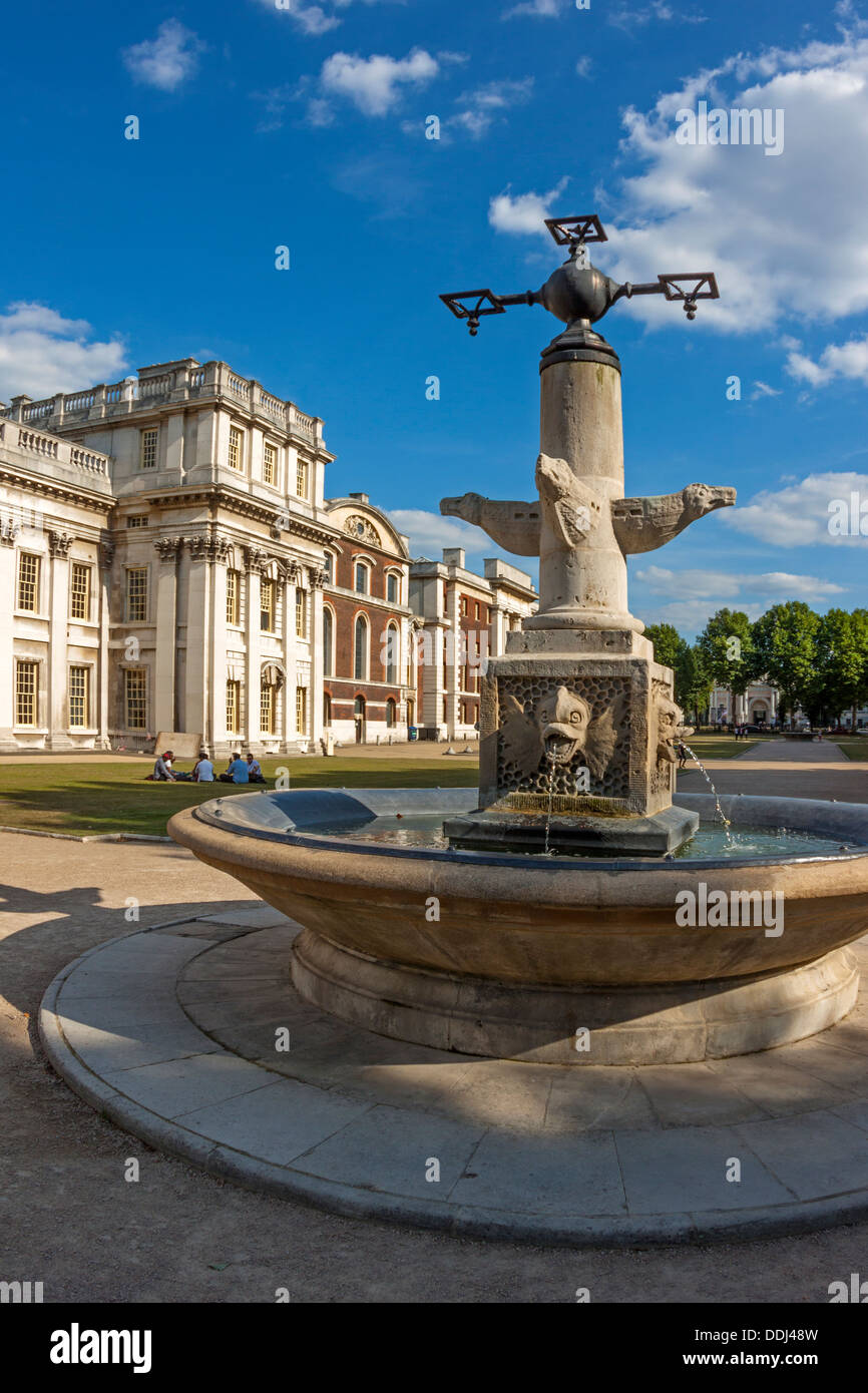 Fontana dei delfini, il Royal Naval College di Greenwich Foto Stock