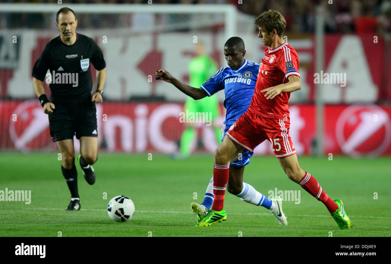 Ashley Cole, Thomas Muller Foto Stock