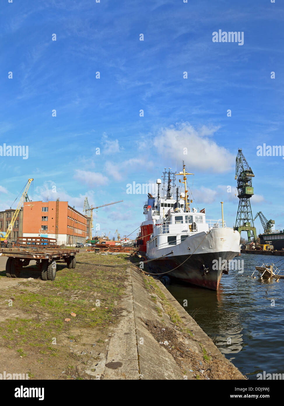 Vista della zona industriale. Gru, dock sul cantiere navale di Gdansk, Polonia. Foto Stock