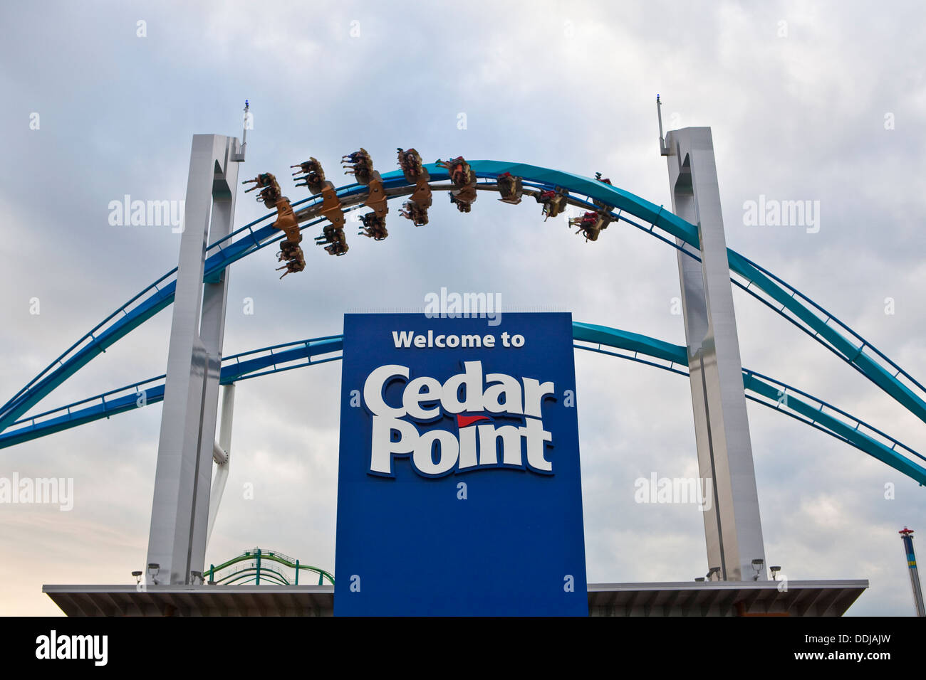 Il GateKeeper roller coaster è raffigurato in Cedar Point Amusement Park a Sandusky, Ohio Foto Stock