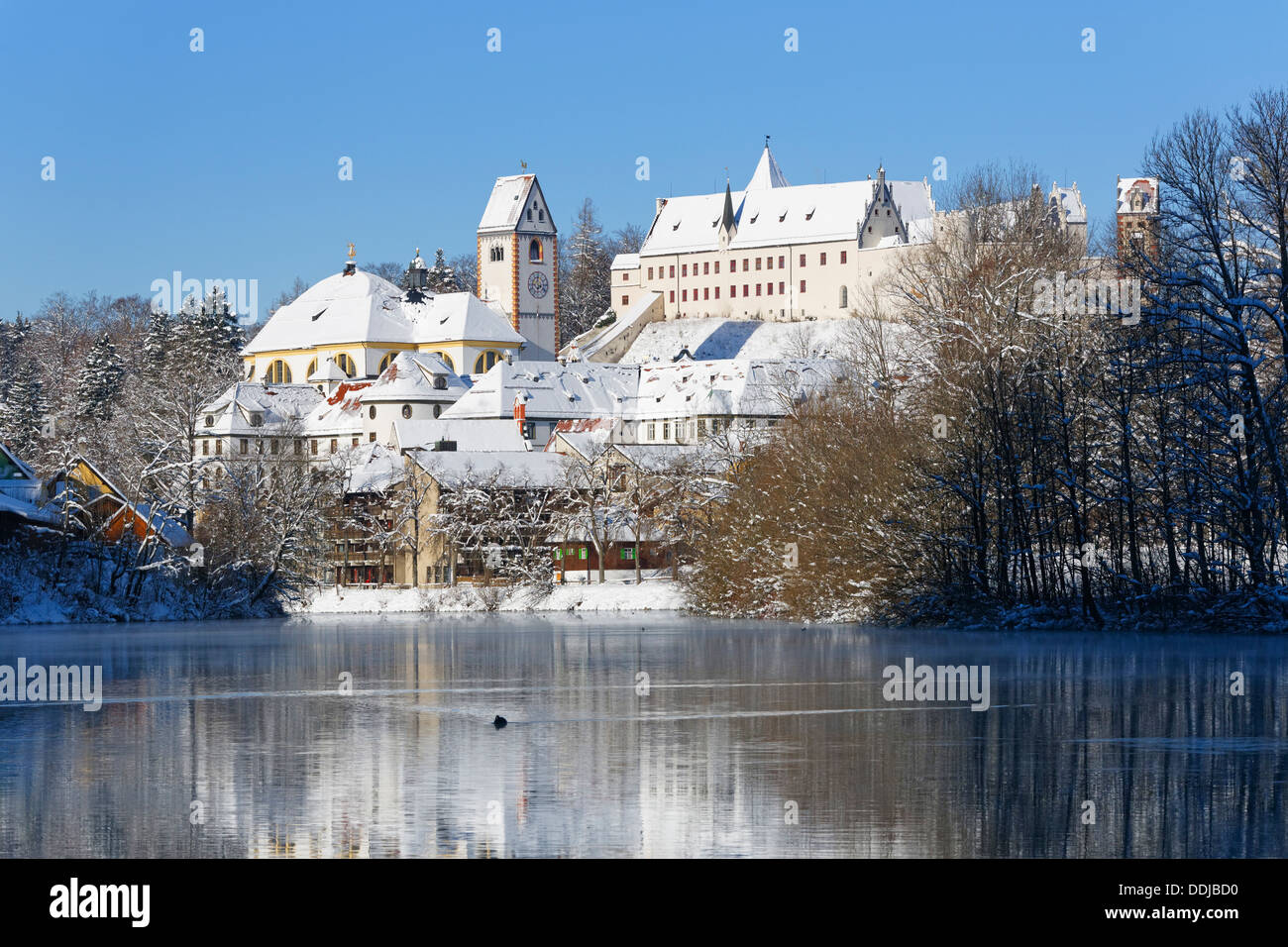 In Germania, in Baviera, vista di St. Mang chiesa vicino al fiume Lech Foto Stock