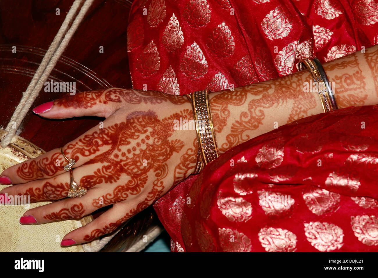 Mehandi,Heena,Tattoo,sposa,Indian,Cultura, Donna,mano,l'India Foto Stock