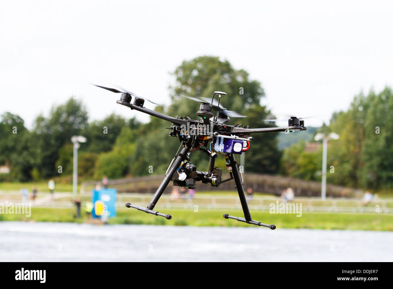 Hexacopter drone di sorveglianza come usato da Sky Sport Foto Stock