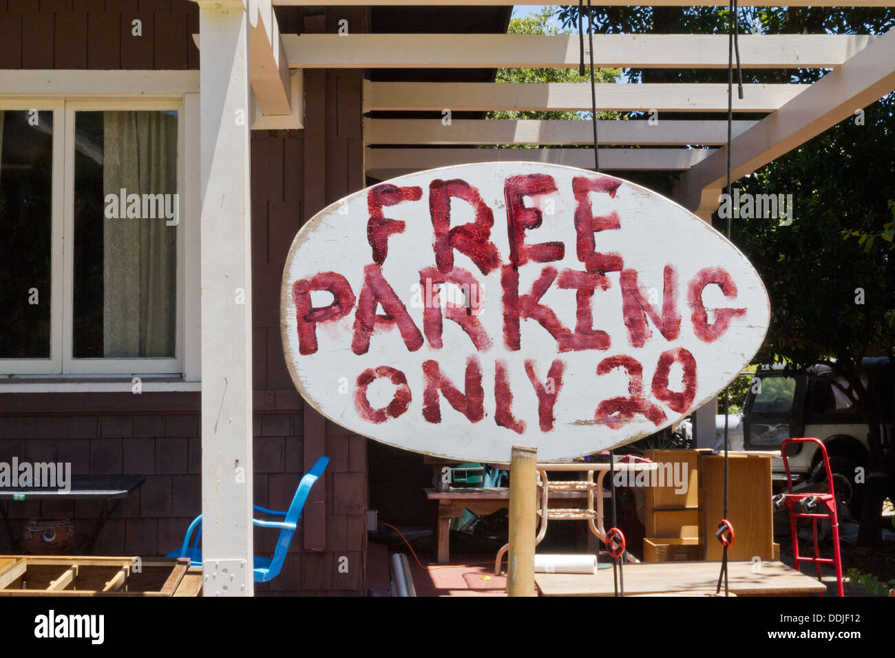 Funny " PARCHEGGIO GRATUITO " segno Foto Stock